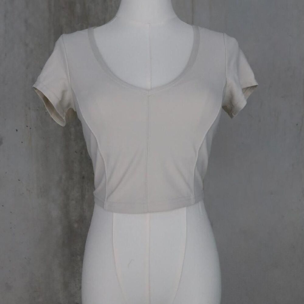 Aerie Women's Cream and White Crop-top